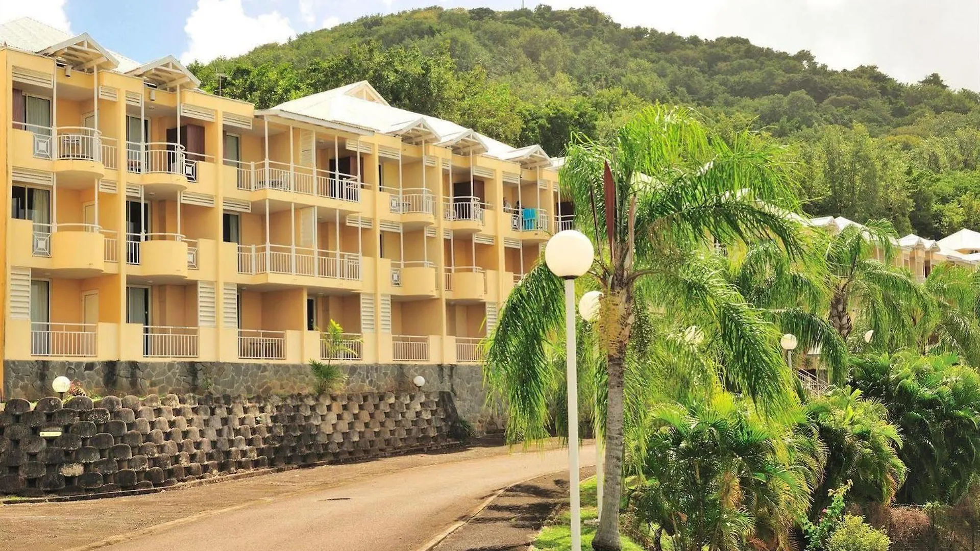 Appart hôtel La Caravelle - Studio Lumineux Bord De Plage A Tartane